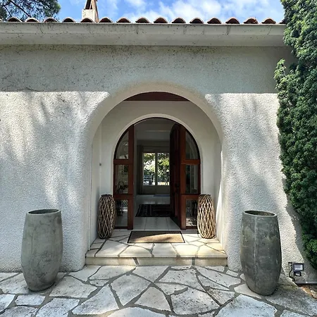 Grande Pour 10 Personnes Avec Jardin, Proche Plage, Wifi, Club House, Tennis, Golf, A La Palmyre - Fr-1-705-81 Les Mathes